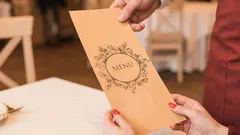 Come attirare l'attenzione del cameriere. Consigli di galateo al ristorante: segnali sottili che ti aiuteranno a velocizzare il servizio.