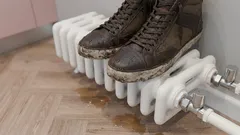 Perché non dovresti asciugare le scarpe bagnate su un termosifone