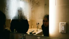 Perché lo specchio del bagno si appanna? Il problema non è la ventilazione, ma il riscaldamento.